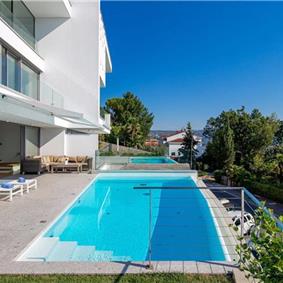4 Bedroom Duplex Apartment with Pool and Seaview, Sleeps 8